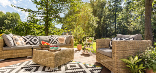 Astuces pratiques pour réparer votre salon de jardin en bois cassé